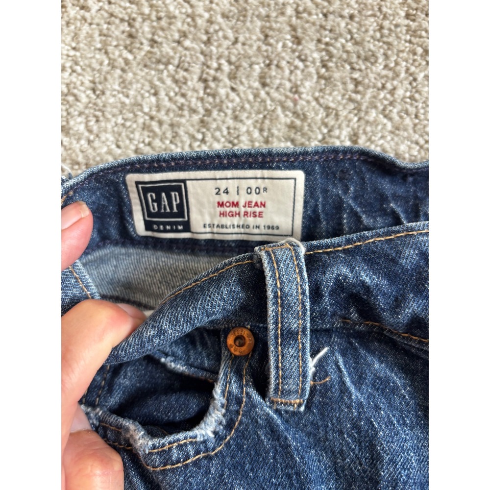 Gap Mom Jean High Rise Size 24/00R Dark Wash Blue Distressed Vintage Style - Picture 3 of 9